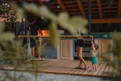 bbq_mountain_lodge_istria_urlaub_in_kroatien_klettern_bbq_area